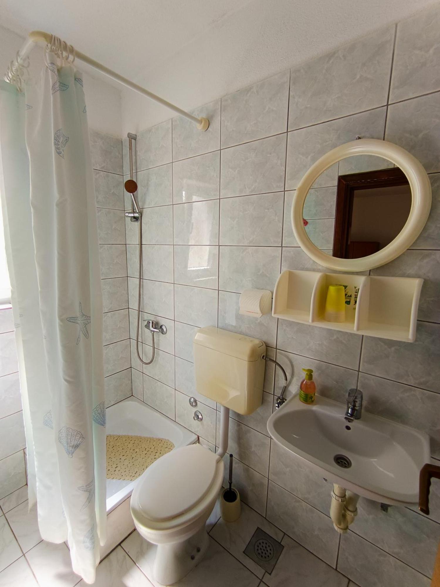 Studio Apartmani Marinella Baška Voda Habitación foto